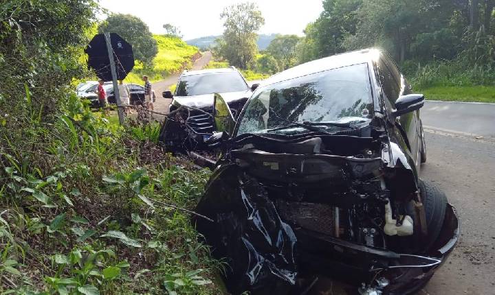 Acidente de trânsito  na SC 155 com danos de elevada monta