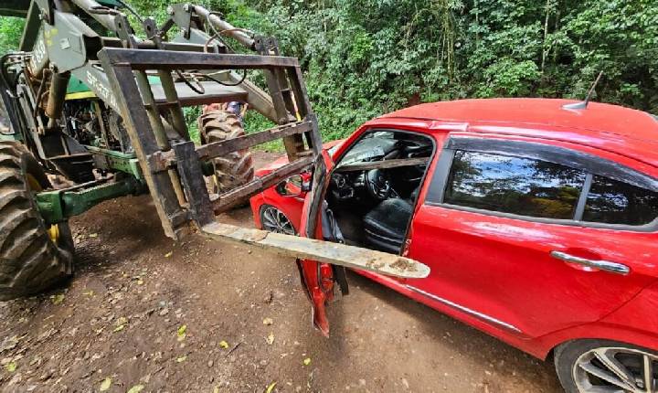 Acidente entre automóvel e trator deixa mulher grávida ferida em Itapiranga