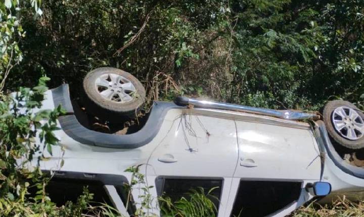 Acidente entre caminhonete e caminhão na SC-283, em Concórdia