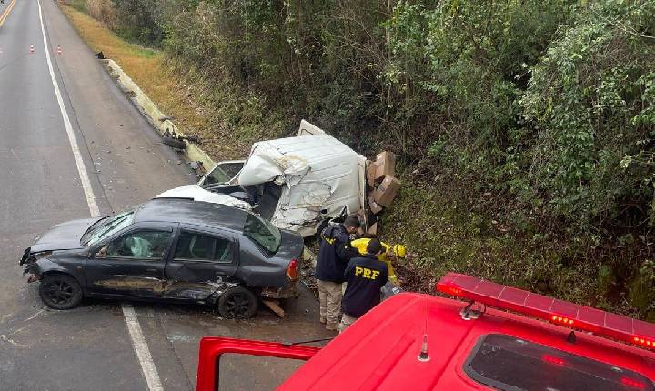 Acidente envolvendo quatro veículos deixa vítima fatal na BR-282