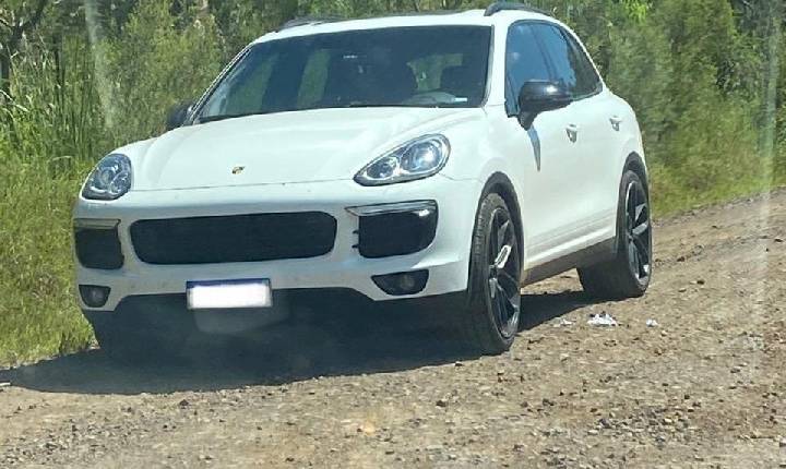 Carro de luxo furtado no Litoral é recuperado em Faxinal dos Guedes