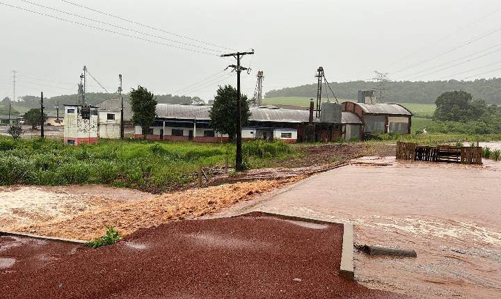 Chuvas intensas causam alagamentos e transtornos em cidades do Oeste