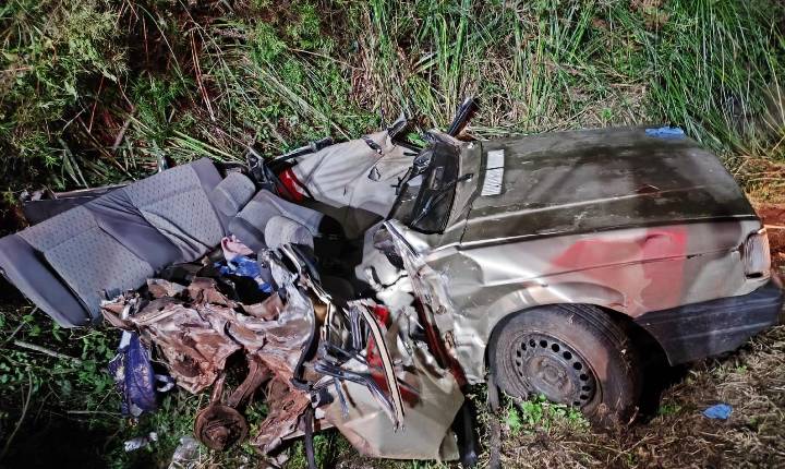 Colisão entre carro e caminhão deixa dois mortos na BR-282 em Ponte Serrada