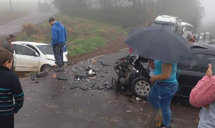 Colisão entre dois veículos interdita totalmente a SC-283 em Arvoredo
