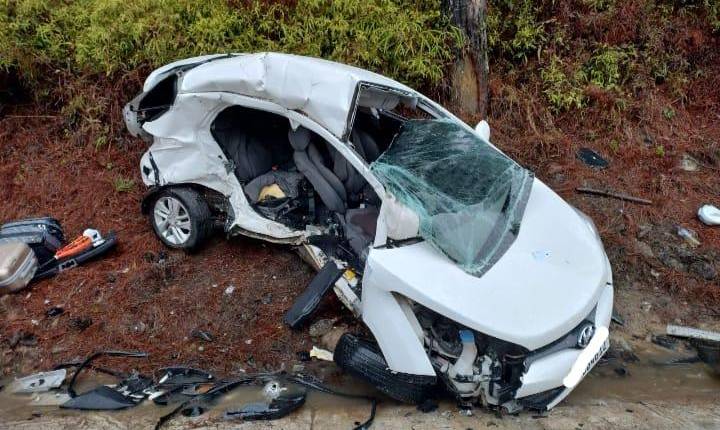 Colisão entre veículos mata duas pessoas na BR-282 em Rancho Queimado