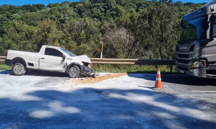 Colisão envolve três veículos na BR-282 em Ponte Serrada