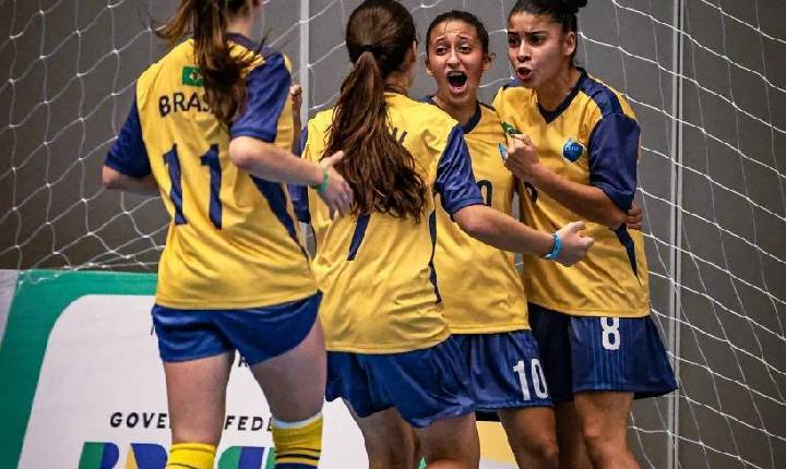 Com gols de Heloísa Meine, Pinhalense/Apeff conquista o mundial escolar de futsal feminino