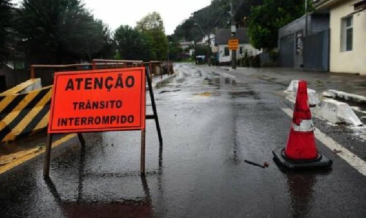 Confira as rodovias federais que estão com trechos bloqueados