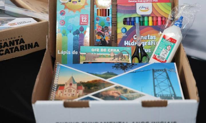 Estudantes catarinenses receberão kits de material escolar para 2026