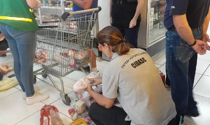 Fiscalização do POA apreende alimentos vencidos e irregulares em Seara e Xavantina