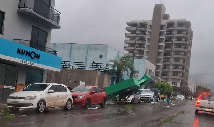Forte temporal causa estragos em Xanxerê