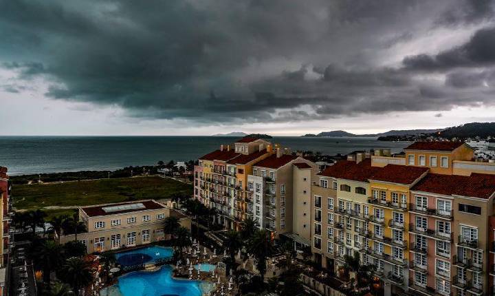 Frente fria chega a SC, provoca queda nas temperaturas e há condições para temporais e chuva intensa nos próximos dias