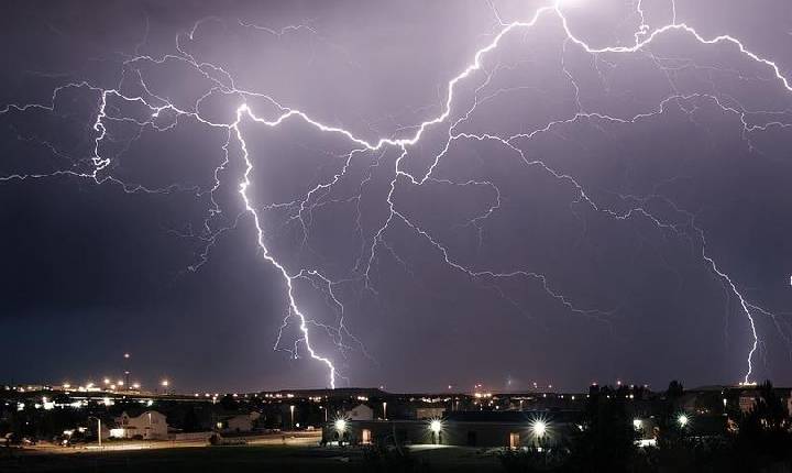 Frente fria muda o tempo em Santa Catarina e aumenta o risco de temporais no fim de semana