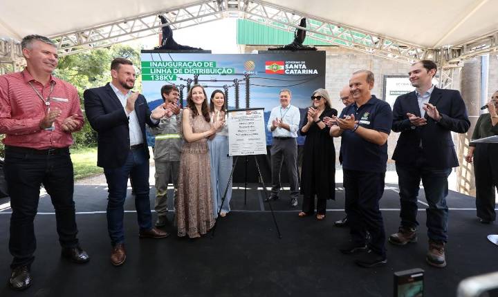 Governador anuncia obra de pavimentação e inaugura linha de energia em Faxinal dos Guedes