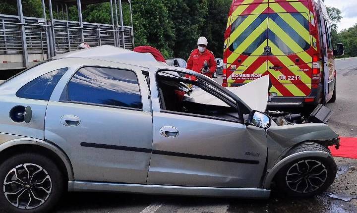 Grave acidente próximo ao trevão de Irani mata motorista de carro
