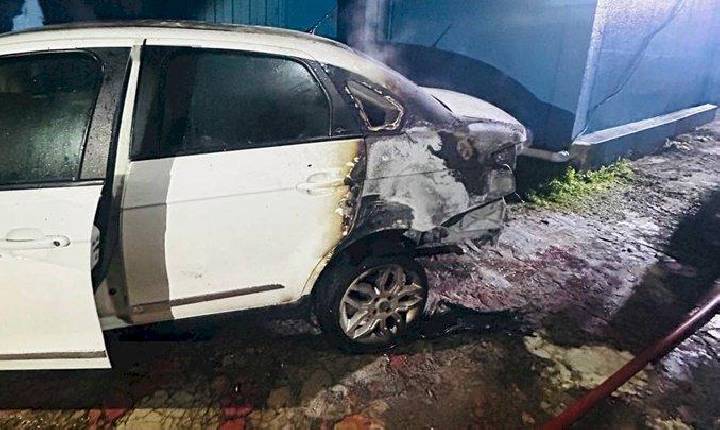 Homem é preso por incendiar carro e violar medida protetiva em Chapecó