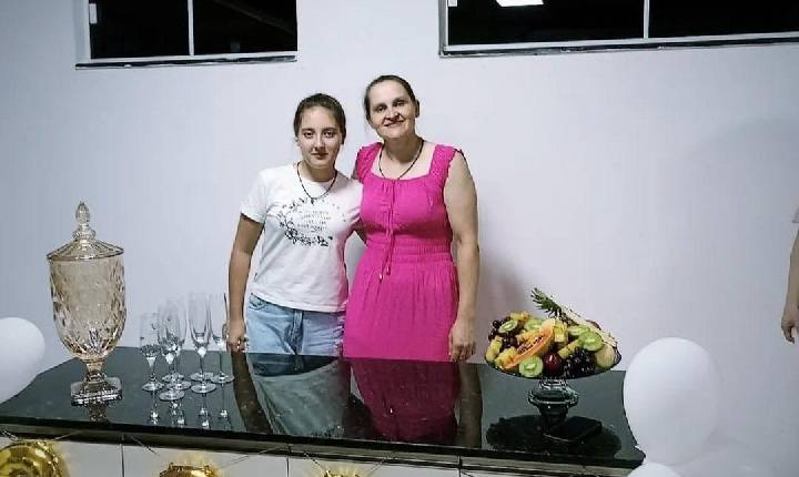 Homem mata esposa e filha adolescente a golpes de faca no Oeste