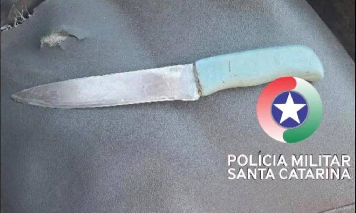 Homem preso por agredir e ameaçar de morte a própria mãe