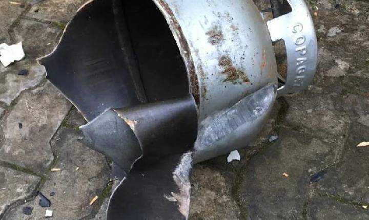 Idosa é socorrida após vazamento de gás causar explosão em cozinha