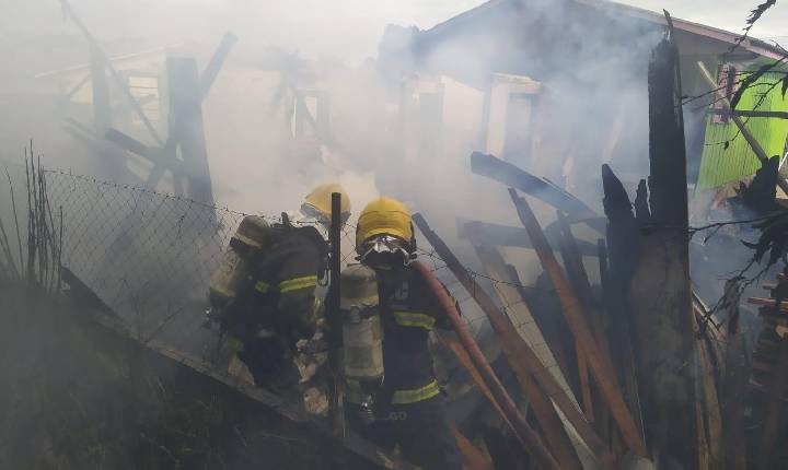 Idosa sofre queimaduras de segundo grau durante incêndio em residência