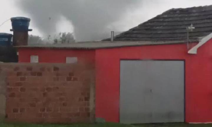 Imagens impressionantes de um novo tornado no RS (vídeos)