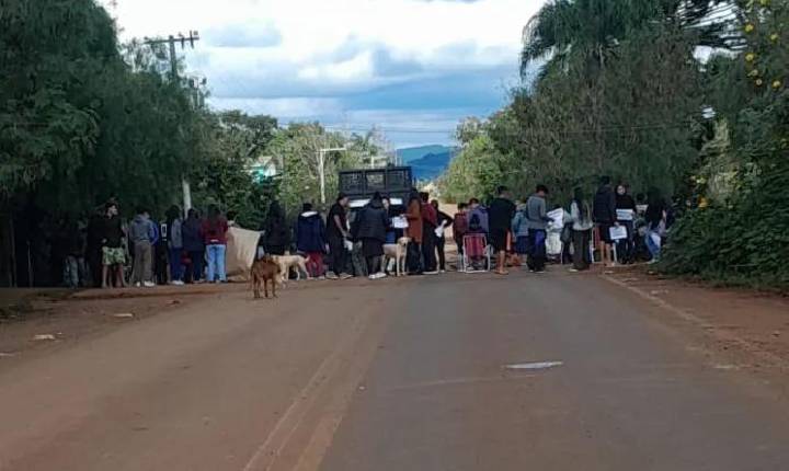 Indígenas bloqueiam rodovia de acesso a Paial