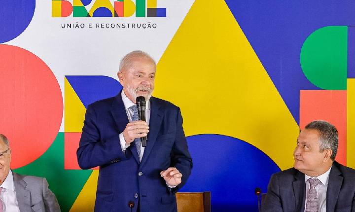 Lula reconhece alta nos preços dos alimentos e cobra ação dos ministros