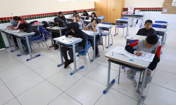 Mais de 128 mil alunos fazem simulados de avaliação da aprendizagem na rede estadual