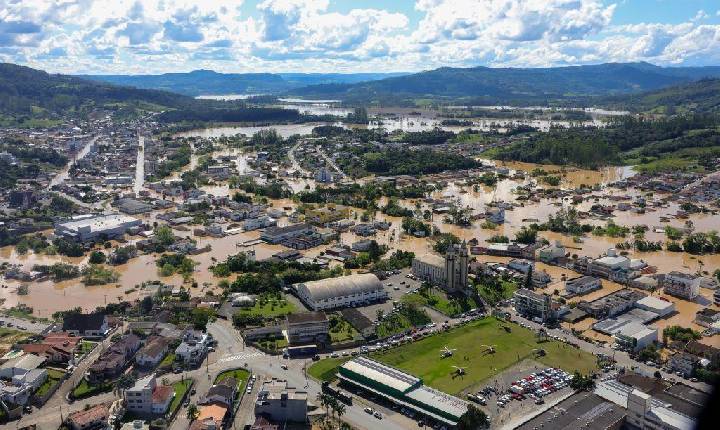 Mais de 26 mil pessoas seguem desabrigadas em SC e cidades decretam calamidade pública