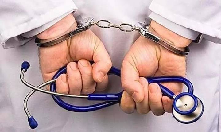 Médico do Oeste é preso após condenação por morte de bebê durante o parto