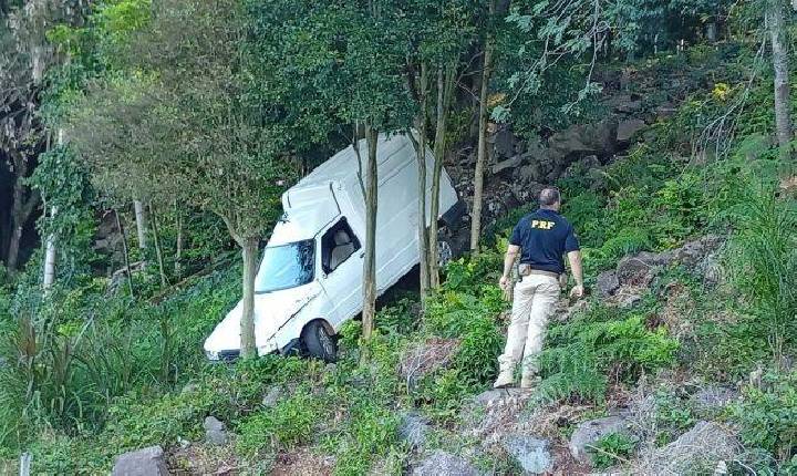 Motorista é encontrado morto após sair da pista com veículo em Concórdia