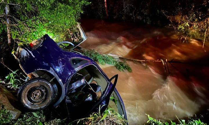 Motorista morre após carro sair da pista e despencar em rio no interior de Seara