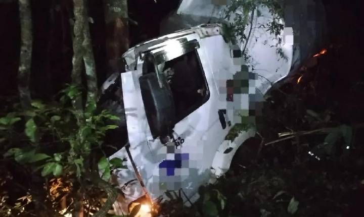 Motorista morre em acidente com caminhão no Oeste