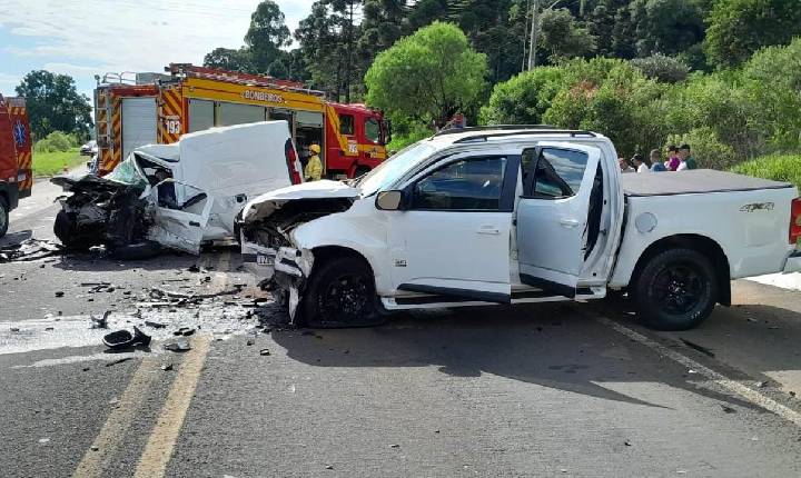 Motorista morre em acidente entre três veículos na BR-282