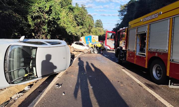 Motorista morre em colisão frontal com caminhão na BR-282