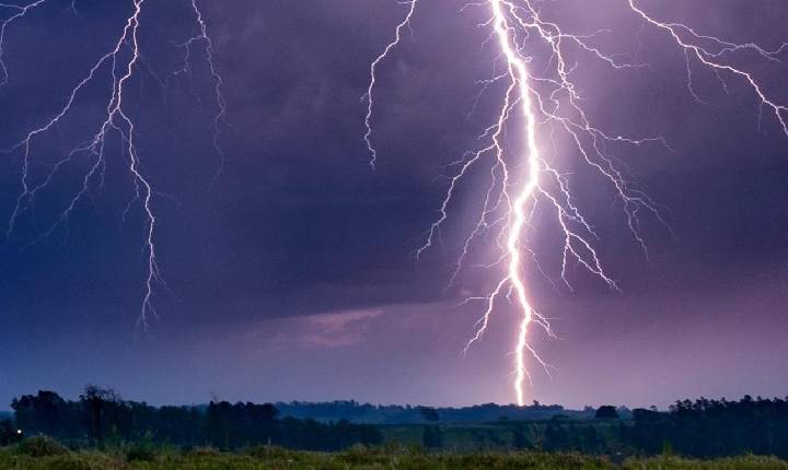 Mudança no tempo deve provocar calorão e temporais no fim de semana