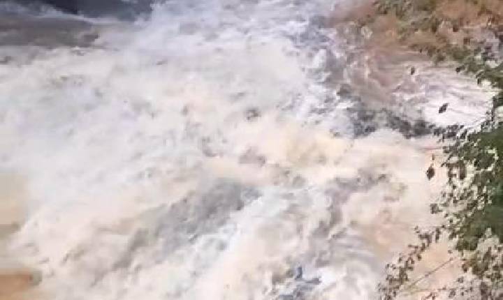 Mulher cai de ponte de madeira e é socorrida pelos Bombeiros Militares no interior de Seara