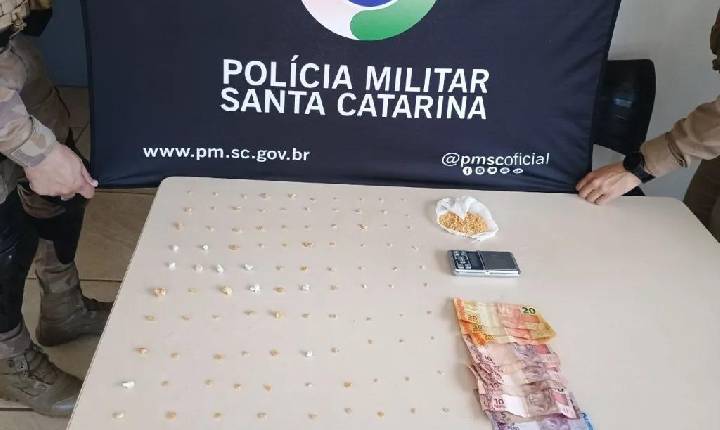 Mulher de 29 anos é presa por tráfico de drogas em Chapecó