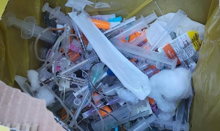 Mulher é indiciada por descarte irregular de materiais hospitalares em Maravilha