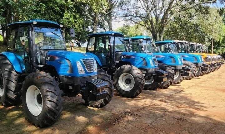 Municípios da região contemplados com equipamentos agrícolas