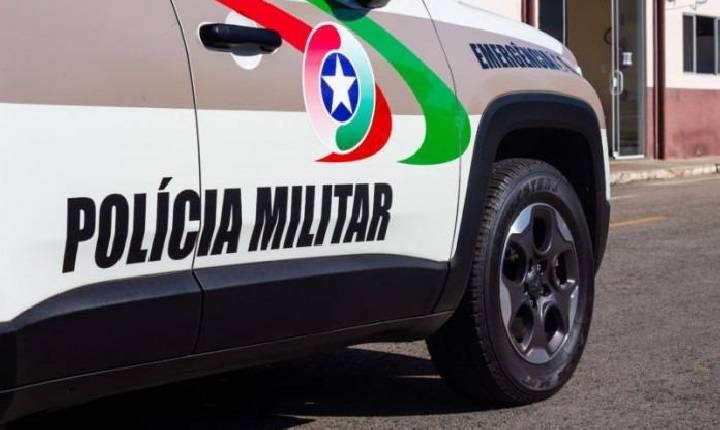 Pai e filho são presos por matar vizinho com golpes de faca