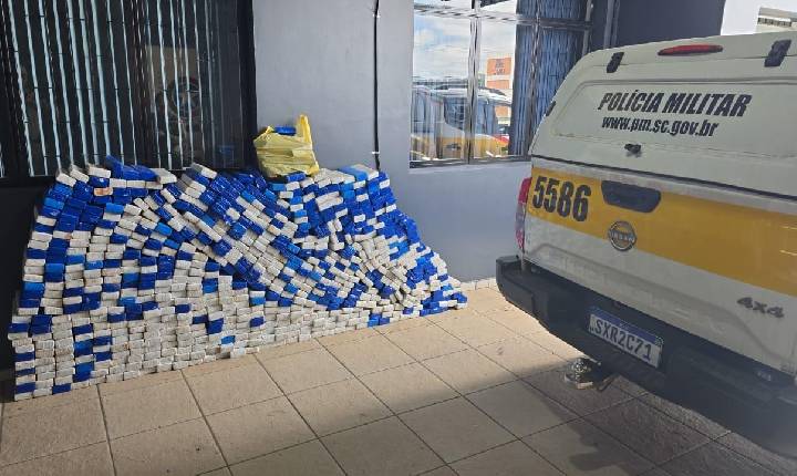 Polícia encontra mais de meia tonelada de maconha em Hilux capotada e abandonada na SC-135