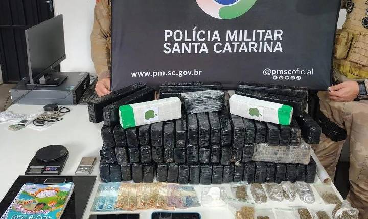 Polícia Militar apreende mais de 44 quilos de maconha e outras drogas em Chapecó