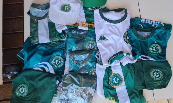 Polícia prende 16 pessoas por comércio ilegal de produtos esportivos falsificados em Chapecó