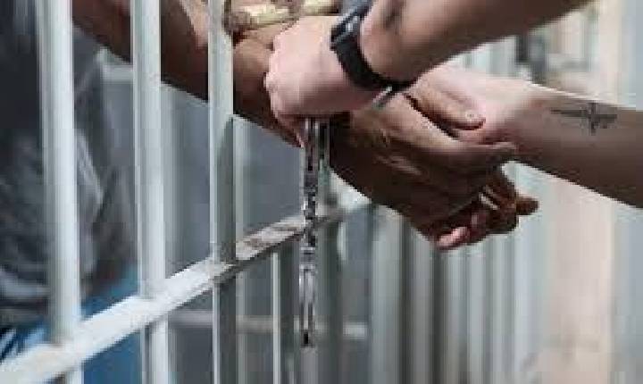 Polícia prende dois homens e apreende dois adolescentes por tráfico de drogas em Concórdia