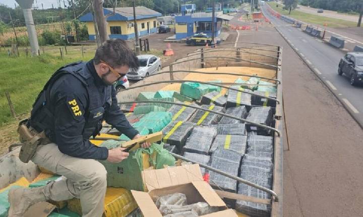 PRF apreende mais de cinco toneladas de maconha em caminhão que seguia para Videira