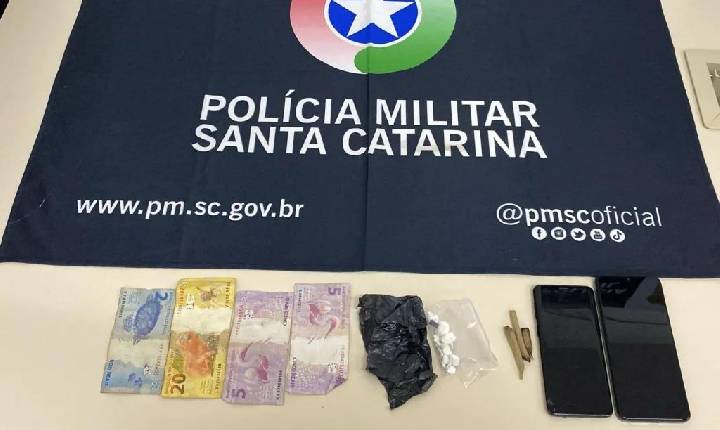 Três homens tentam furar barreira policial, mas são presos por tráfico de drogas em Seara