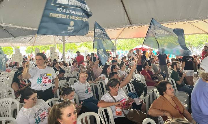 Professores da rede estadual de SC aprovam greve a partir da próxima semana