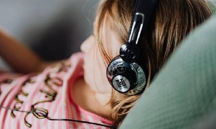 Projeto prevê que SUS fornecerá abafador de ruído para pessoa com autismo
