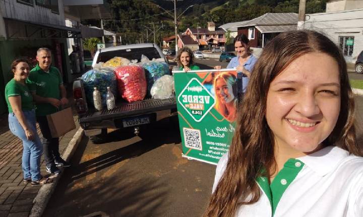 Rádio Verde Vale FM realiza  entrega do Projeto Tampinha do Bem